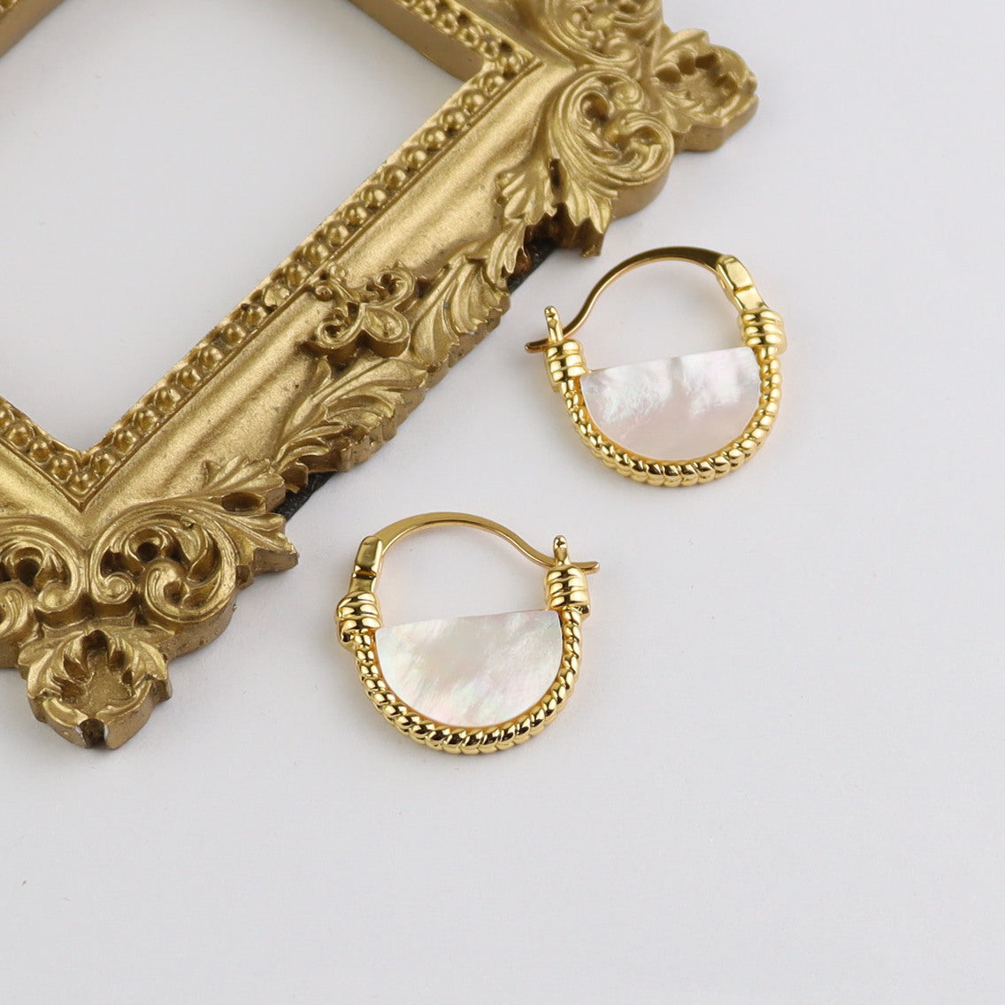 Vintage Elegant Mother-of-Pearl Drop Earrings – Gold-Plated