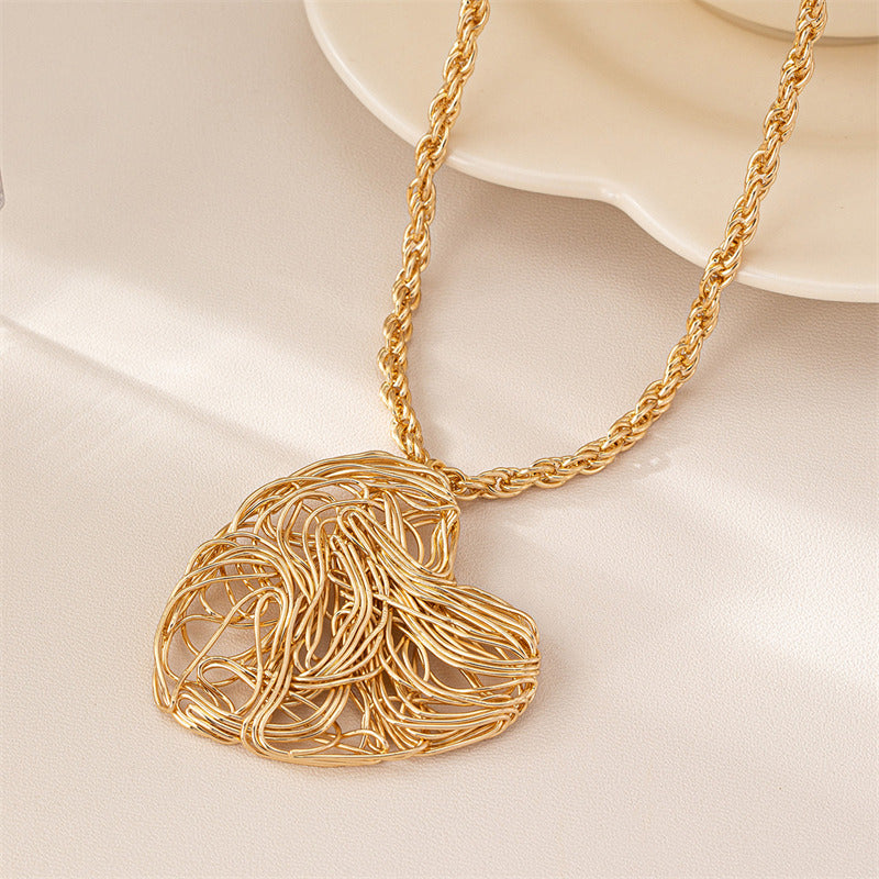 Vintage Hollow Heart Pendant Necklace for Women – Perfect for Daily Wear and Gifting