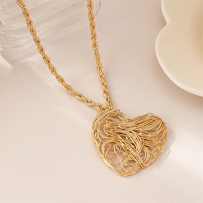 Vintage Hollow Heart Pendant Necklace for Women – Perfect for Daily Wear and Gifting