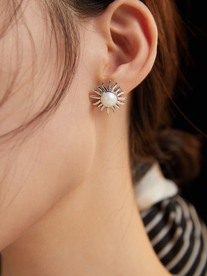 Silver/Gold Pearl Stud Earrings like Sun