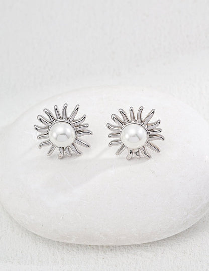 Silver/Gold Pearl Stud Earrings like Sun