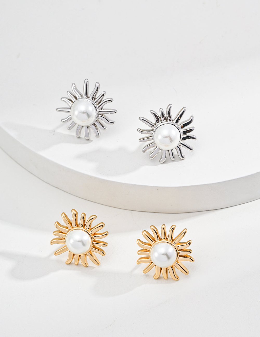 Silver/Gold Pearl Stud Earrings like Sun